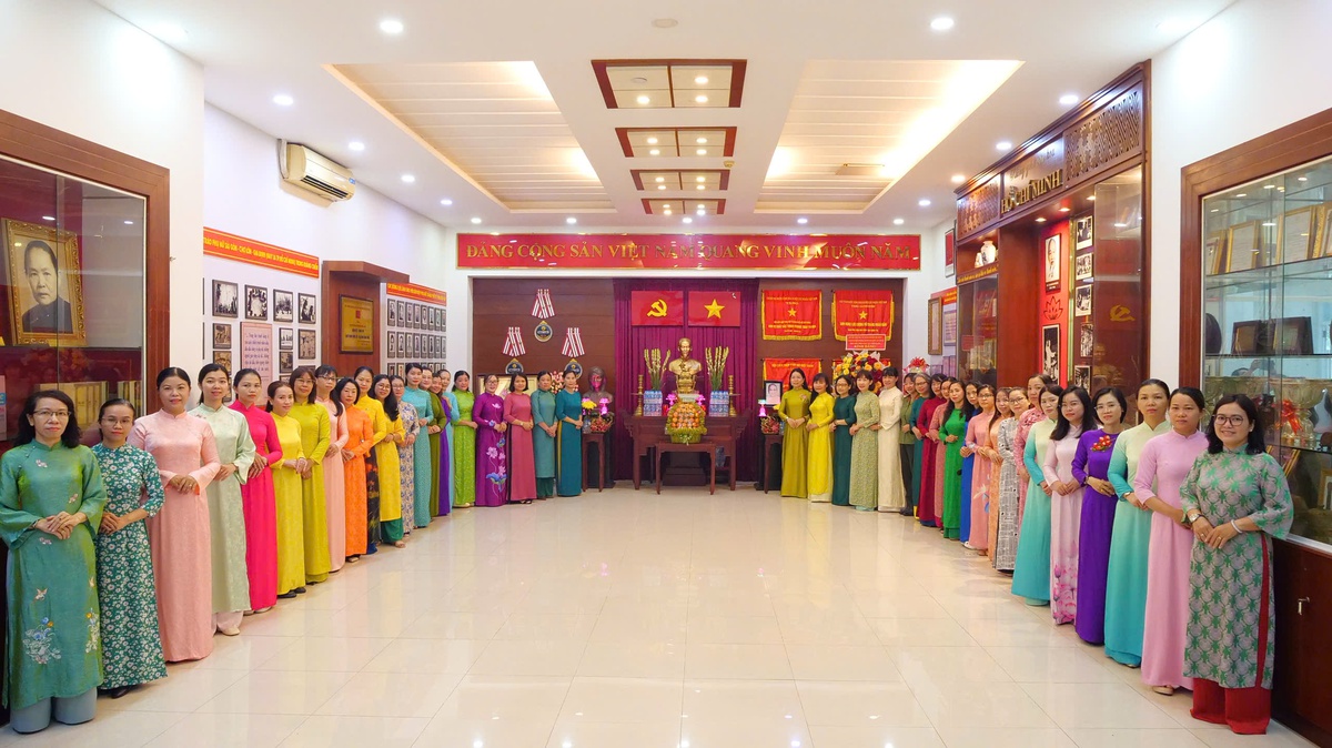 Hội LHPN TPHCM tổ chức chuỗi hoạt động tri ân nhân dịp Đại hội đại biểu Phụ nữ toàn quốc XIV- Ảnh 1. Hội LHPN TPHCM tổ chức chuỗi hoạt động tri ân nhân dịp Đại hội đại biểu Phụ nữ toàn quốc XIV- Ảnh 1.