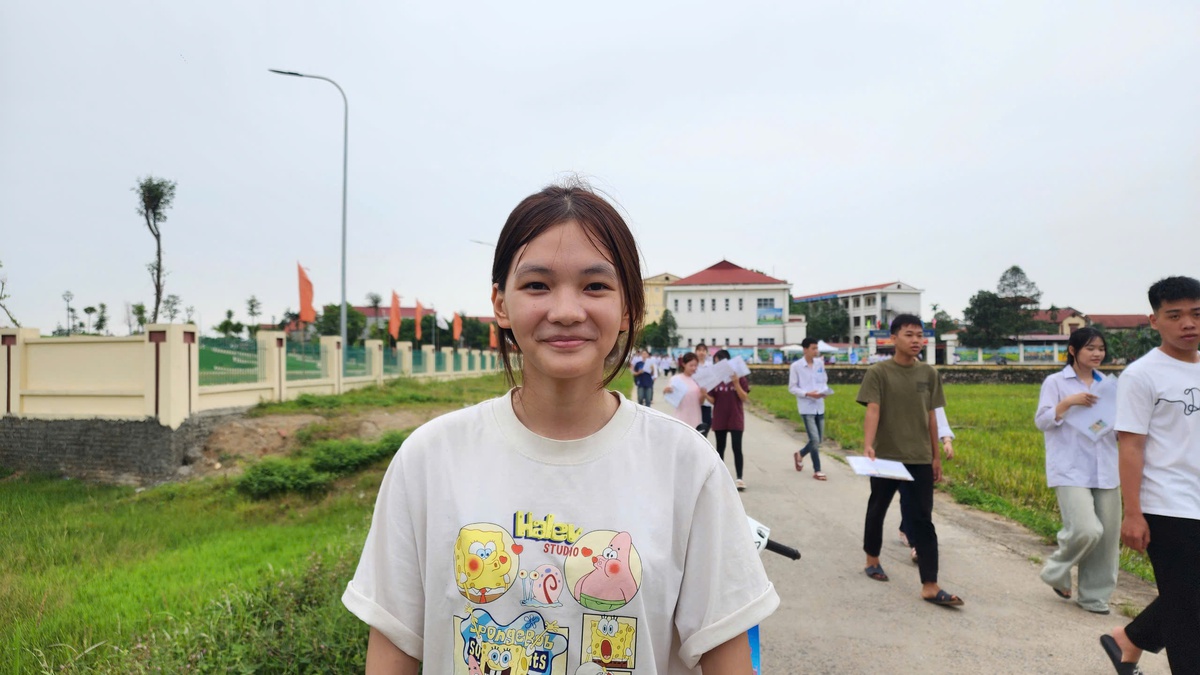 Thi tốt nghiệp THPT 2026: Thí sinh đánh giá đề thi Toán vừa sức, ít câu hỏi phân hóa - Ảnh 5.
