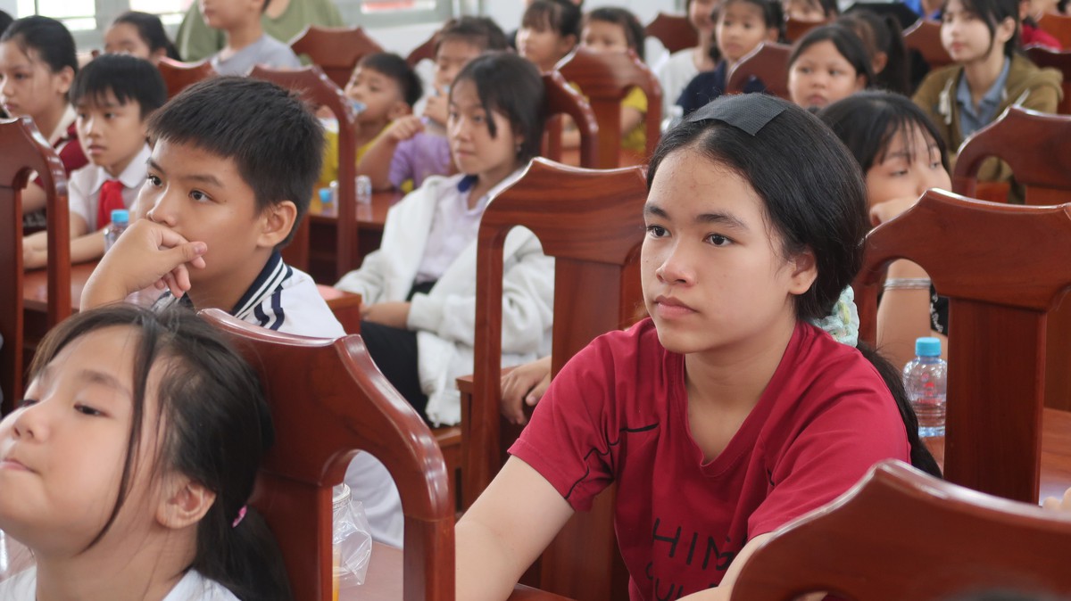 Công an TPHCM hướng dẫn học sinh cảnh giác với ma túy núp bóng thuốc lá điện tử- Ảnh 4.