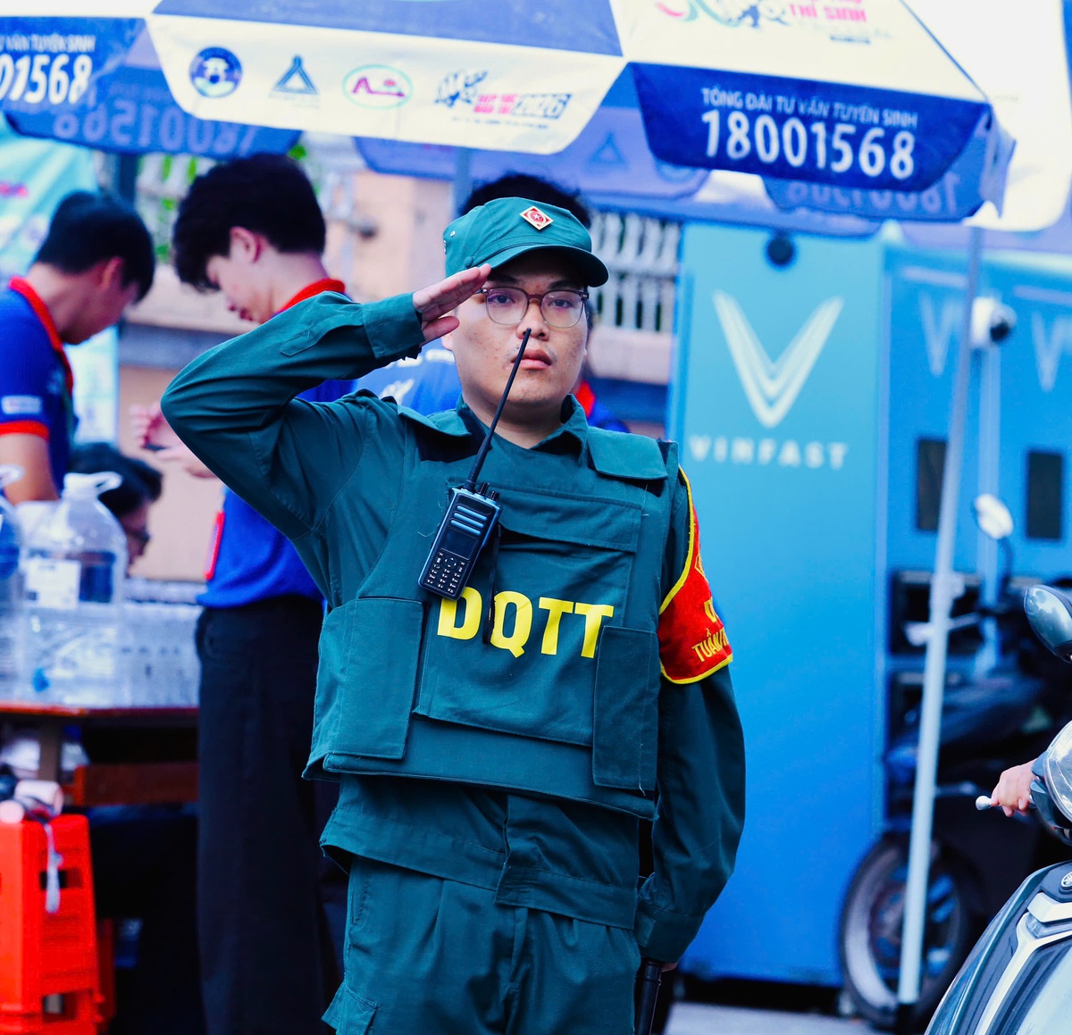 Lực lượng cơ động làm nhiệm vụ giữ trật tự tại điểm thi. Ảnh: Hồ Lam Lực lượng cơ động làm nhiệm vụ giữ trật tự tại điểm thi. Ảnh: Hồ Lam