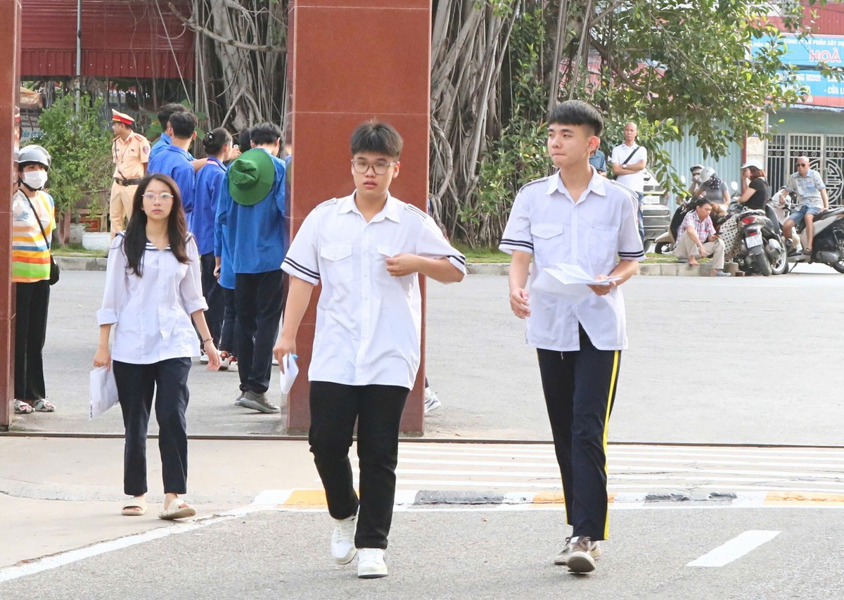 Hải Phòng: Gần 300 thí sinh vắng mặt trong môn thi đầu tiên tốt nghiệp THPT 2026- Ảnh 1.