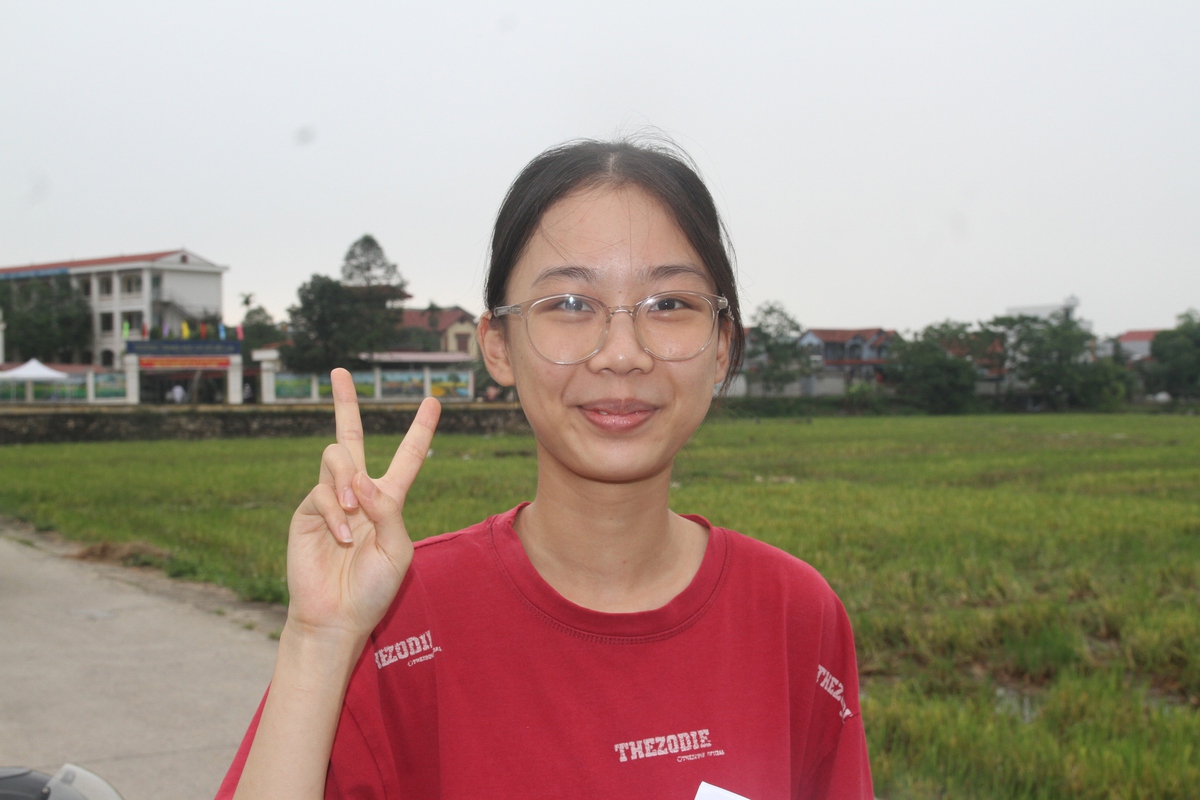 Thi tốt nghiệp THPT 2026: Thí sinh đánh giá đề thi Toán vừa sức, ít câu hỏi phân hóa - Ảnh 2.