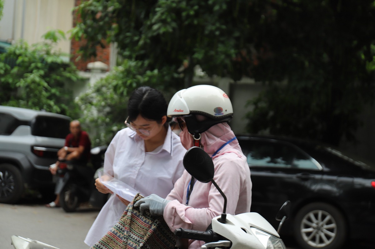 Kỳ thi tốt nghiệp THPT 2026: Khoảng lặng bình yên bên giấc ngủ trưa của các sĩ tử- Ảnh 6. Kỳ thi tốt nghiệp THPT 2026: Khoảng lặng bình yên bên giấc ngủ trưa của các sĩ tử- Ảnh 6.