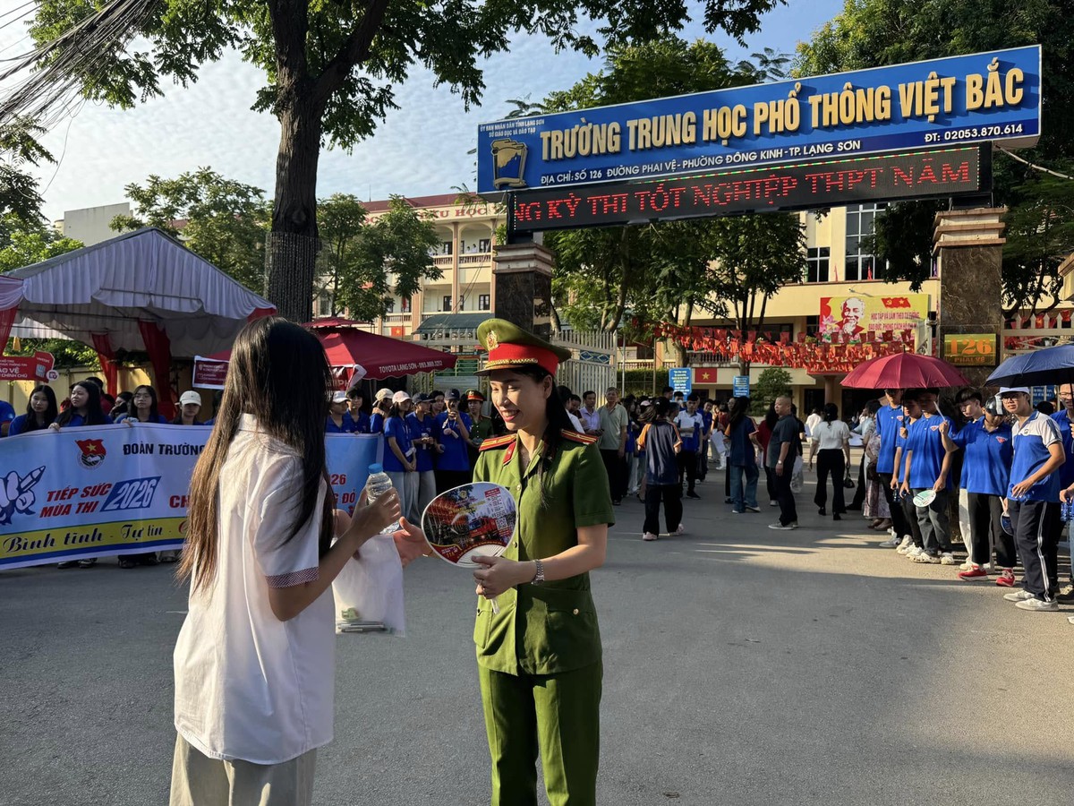 Cách "tiếp sức mùa thi" độc đáo của Phòng PC 07 Công an Lạng Sơn- Ảnh 1. Cách "tiếp sức mùa thi" độc đáo của Phòng PC 07 Công an Lạng Sơn- Ảnh 1.