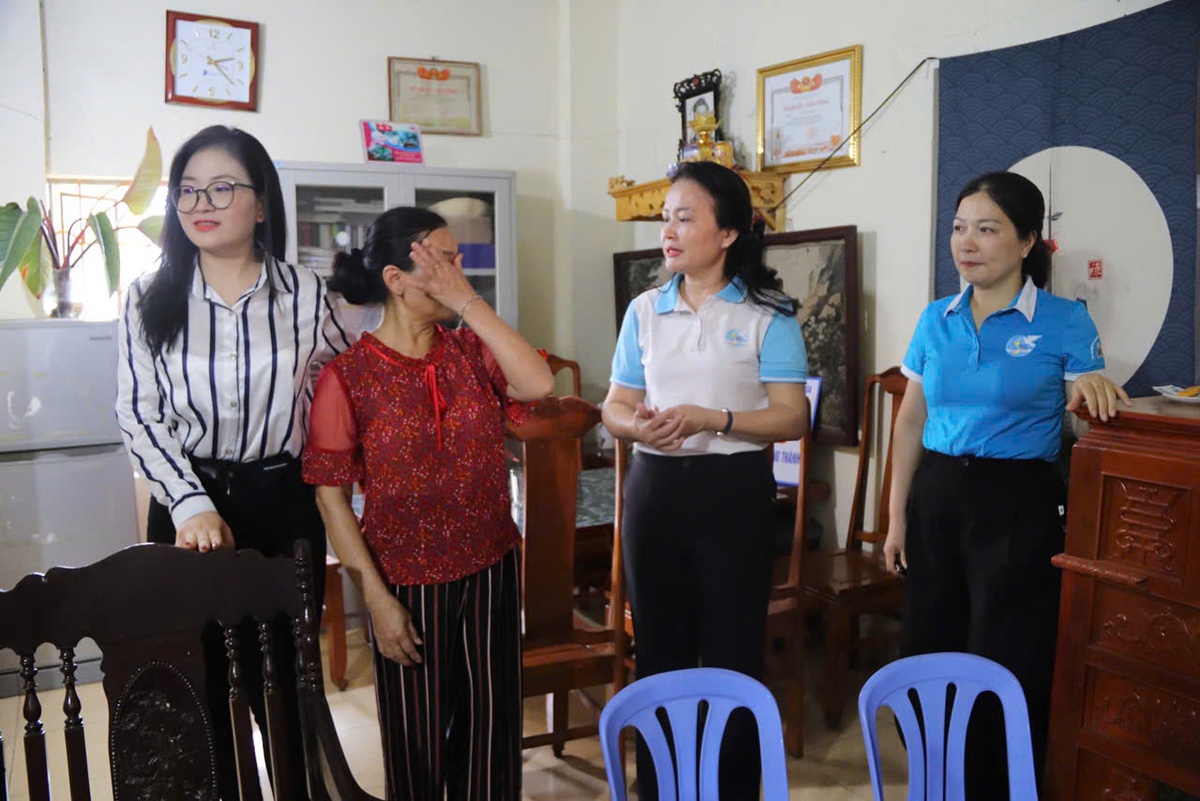 Hội LHPN Thanh Hóa trao kinh phí hỗ trợ xây dựng Mái ấm tình thương tại xã Hậu Lộc- Ảnh 1.