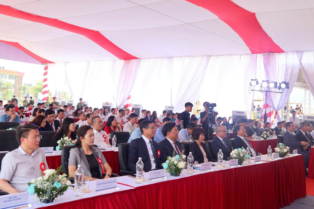 Nhà máy vi mạch hơn 13.000 tỷ đồng: Cú hích mới cho Phú Thọ trong dòng chảy công nghiệp công nghệ cao- Ảnh 1. Nhà máy vi mạch hơn 13.000 tỷ đồng: Cú hích mới cho Phú Thọ trong dòng chảy công nghiệp công nghệ cao- Ảnh 1.
