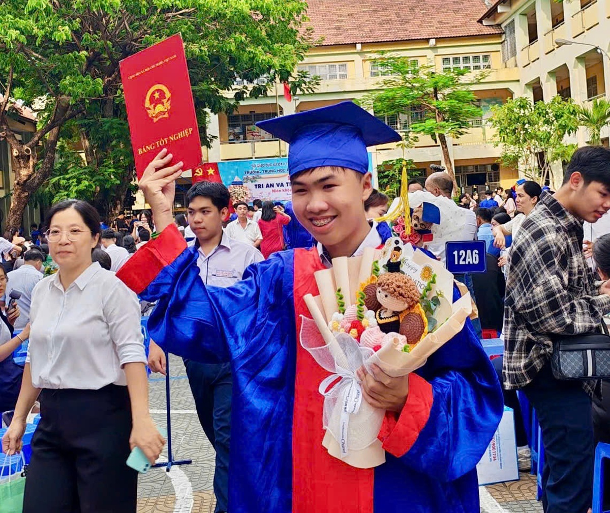 Biên kịch Diễm Thuyên, nhà văn Quỳnh Trang xúc động khi con hoàn thành kỳ THPT 2026- Ảnh 2. Biên kịch Diễm Thuyên, nhà văn Quỳnh Trang xúc động khi con hoàn thành kỳ THPT 2026- Ảnh 2.