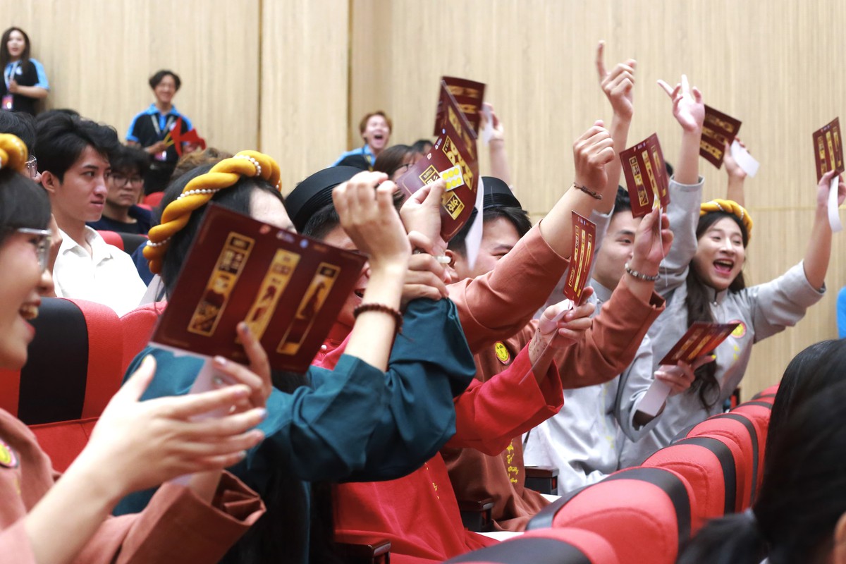 Những người trẻ đi tìm “căn cước văn hóa” qua làn điệu bài chòi - Ảnh 9.