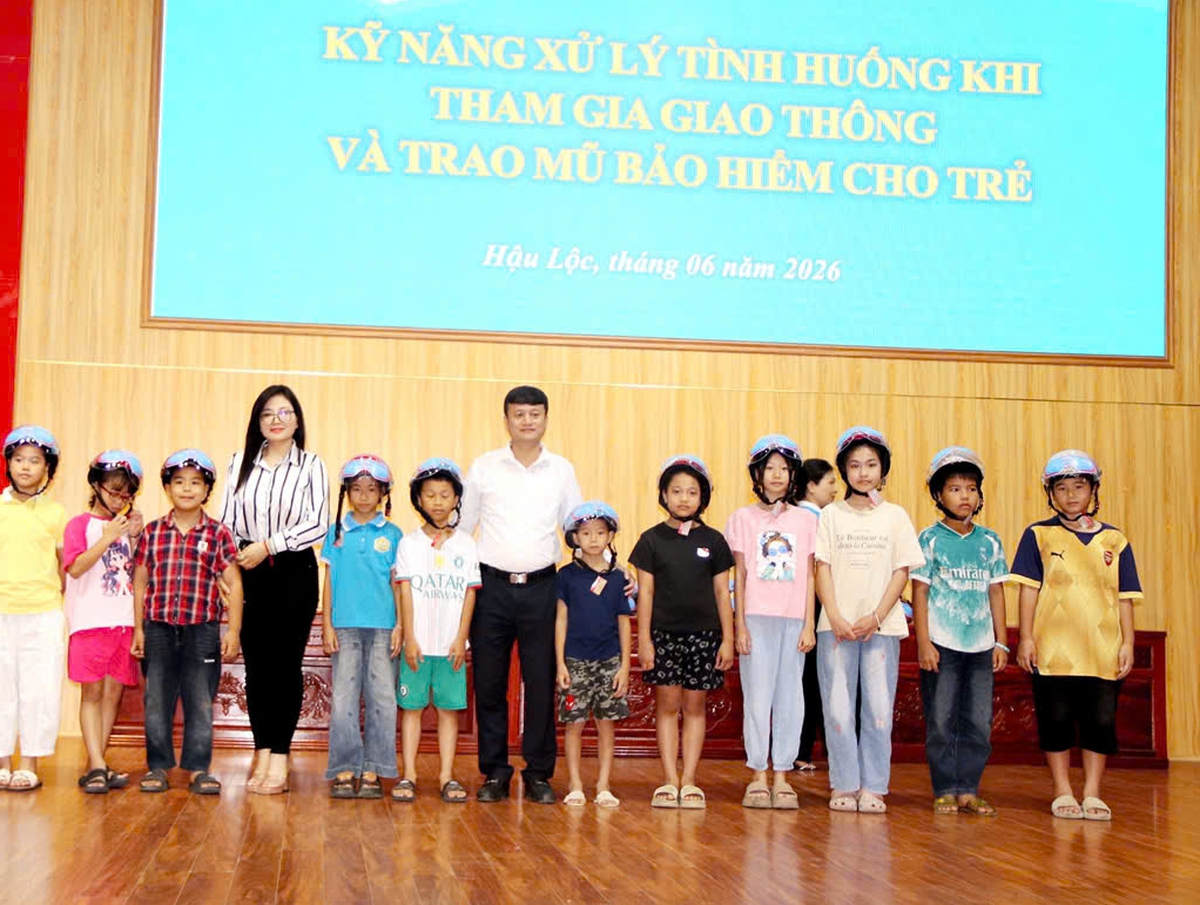 Hội LHPN Thanh Hóa trao kinh phí hỗ trợ xây dựng Mái ấm tình thương tại xã Hậu Lộc- Ảnh 2.
