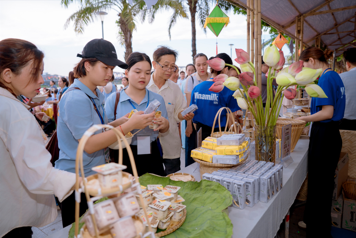 Vinamilk góp phần lan tỏa lối sống xanh tại Lễ hội ẩm thực Chay – Festival Huế 2026 - Ảnh 2.