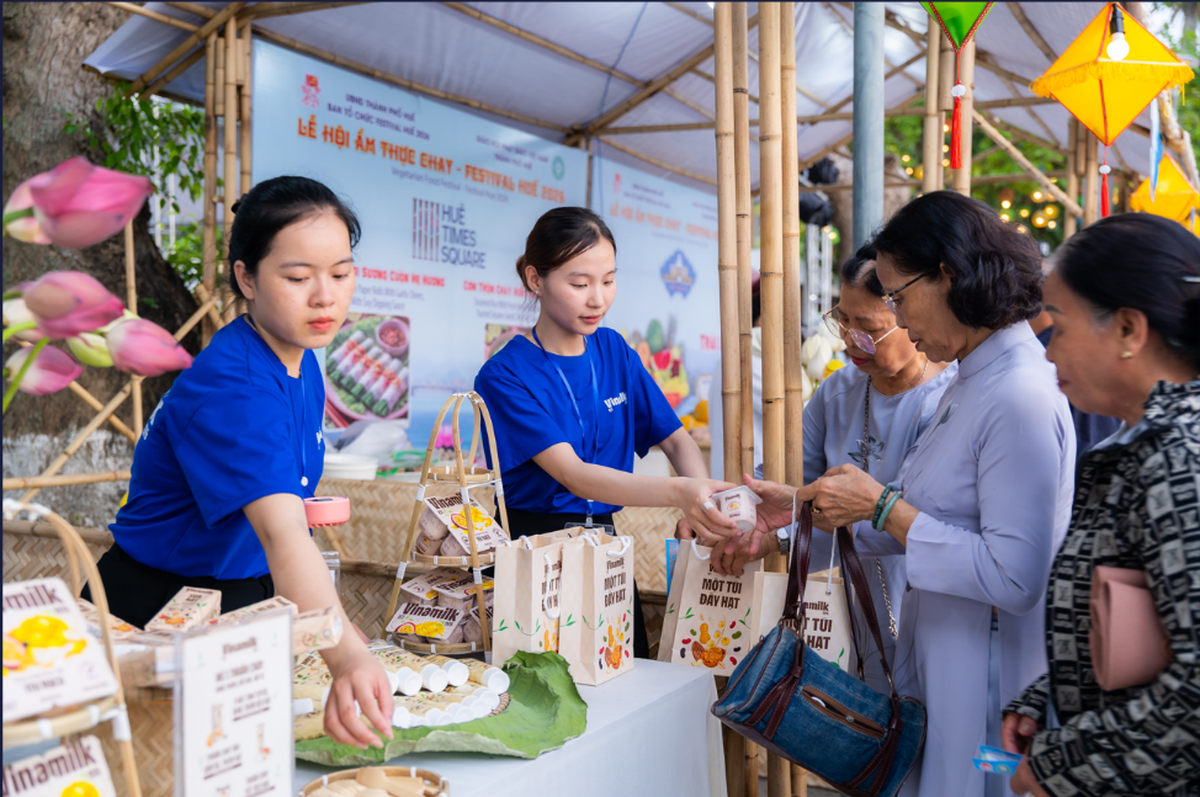 Vinamilk góp phần lan tỏa lối sống xanh tại Lễ hội ẩm thực Chay – Festival Huế 2026 - Ảnh 3.