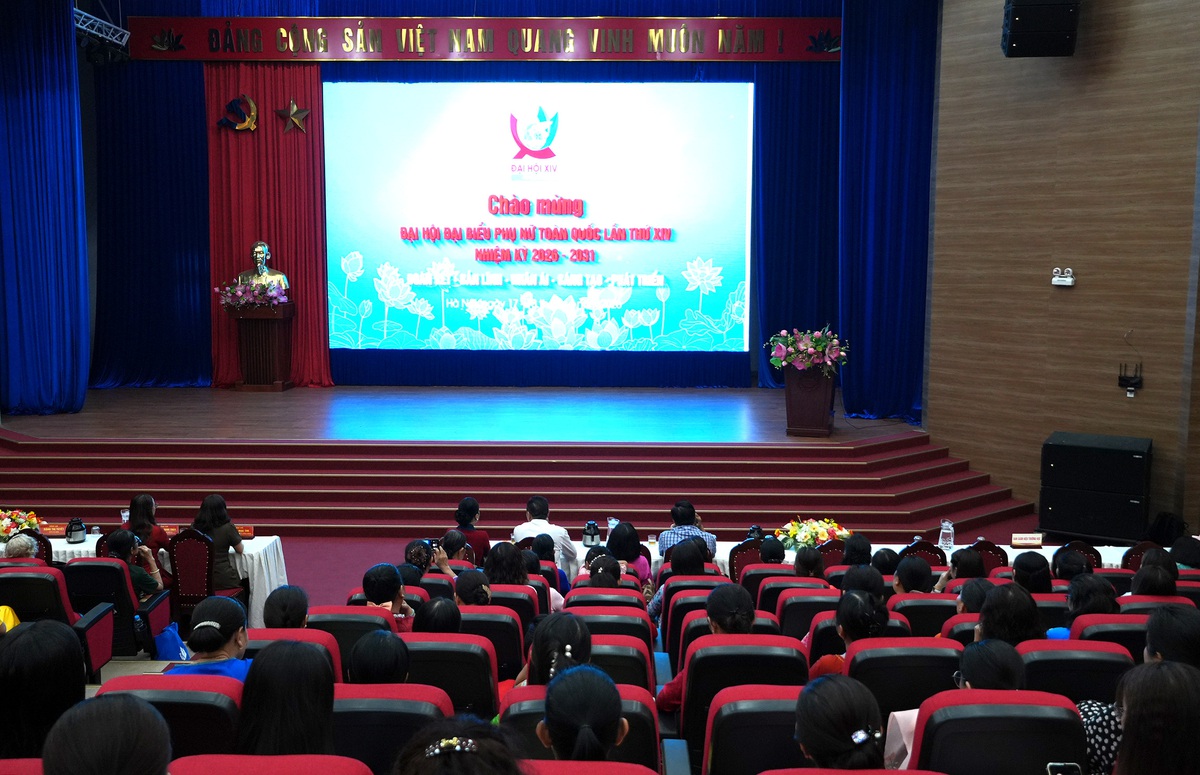TPHCM: Hơn 300 phụ nữ phường Tân Đông Hiệp rèn luyện phong thái tự tin chào mừng Đại hội- Ảnh 7.