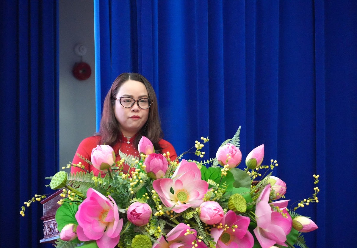 TPHCM: Hơn 300 phụ nữ phường Tân Đông Hiệp rèn luyện phong thái tự tin chào mừng Đại hội- Ảnh 2.