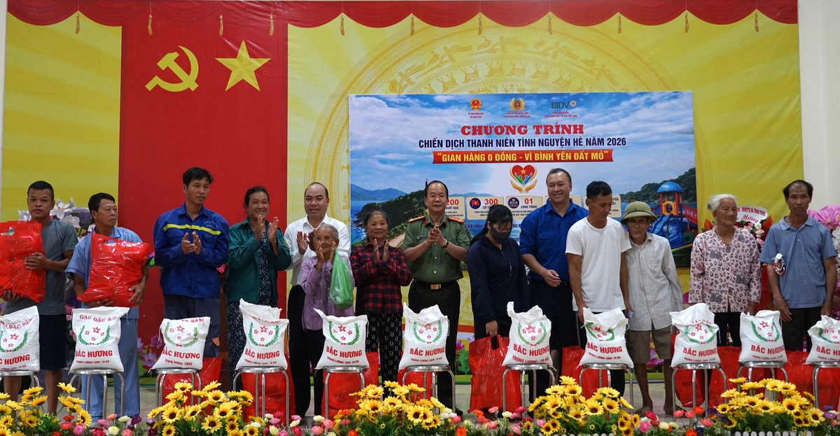 Người dân xã đảo tiền tiêu ấm lòng với “Gian hàng 0 đồng - Vì bình yên Đất Mỏ” - Ảnh 7.