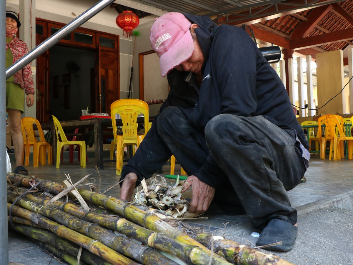 "Gà trống nuôi con": Gánh cả yêu thương còn thiếu - Ảnh 4.