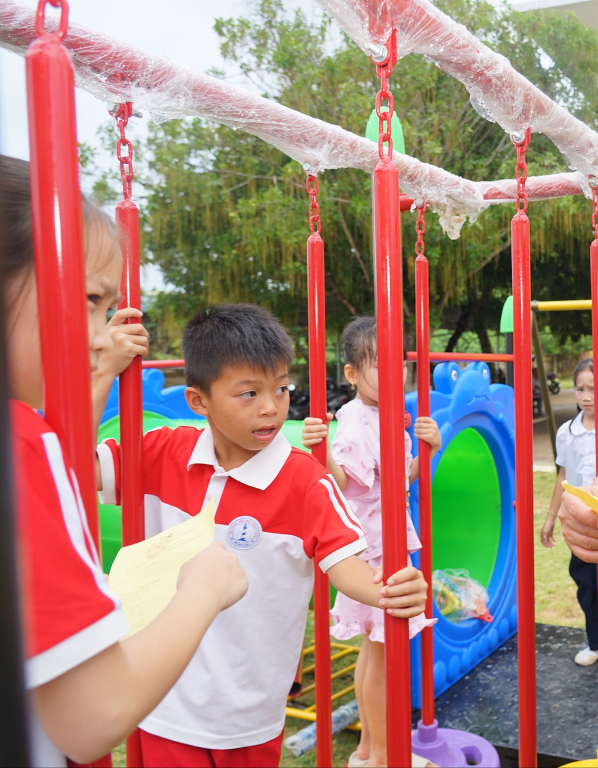 Tiếp thêm động lực cho người dân đất Mỏ nơi đầu sóng  - Ảnh 3.