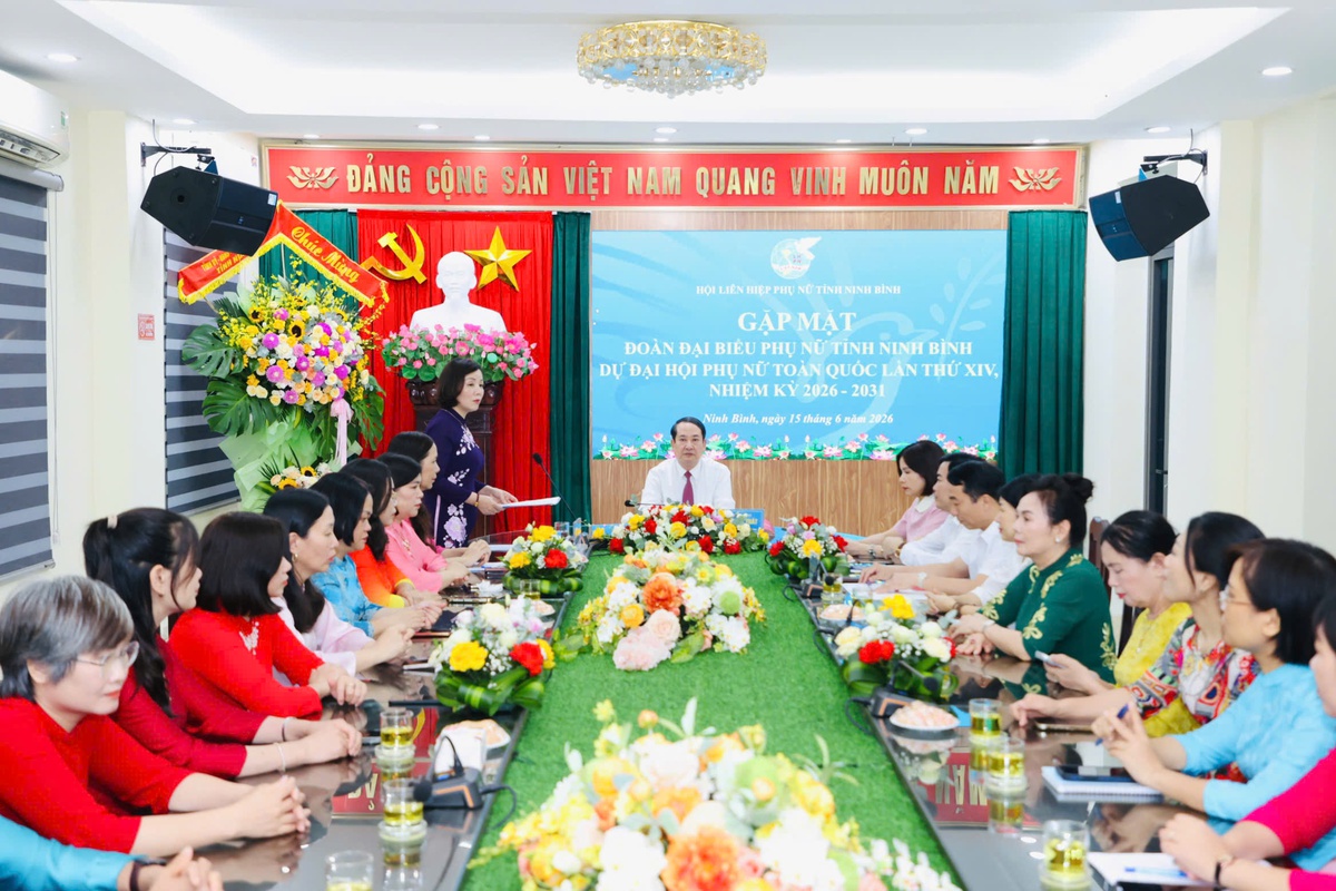 Ninh Bình gặp mặt đoàn đại biểu tham dự Đại hội Phụ nữ toàn quốc XIV - Ảnh 1.