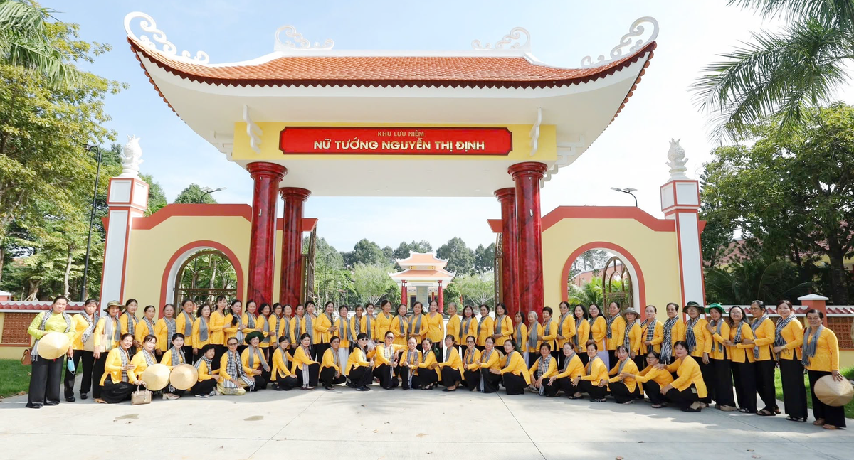 Phụ nữ Vĩnh Long viết tiếp “trang sử mới” bằng nhiều hành động thiết thực- Ảnh 1. Phụ nữ Vĩnh Long viết tiếp “trang sử mới” bằng nhiều hành động thiết thực- Ảnh 1.