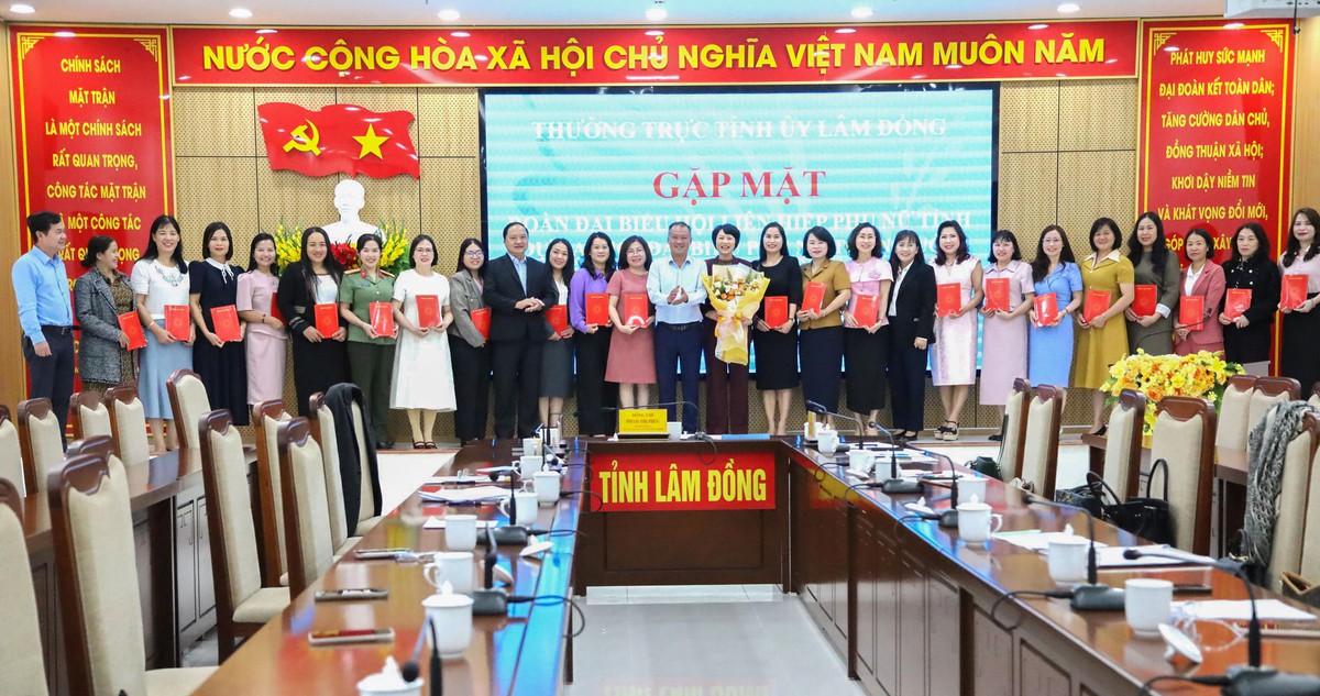 Thường trực Tỉnh ủy Lâm Đồng gặp mặt Đoàn đại biểu dự Đại hội Phụ nữ toàn quốc lần thứ XIV - Ảnh 3.