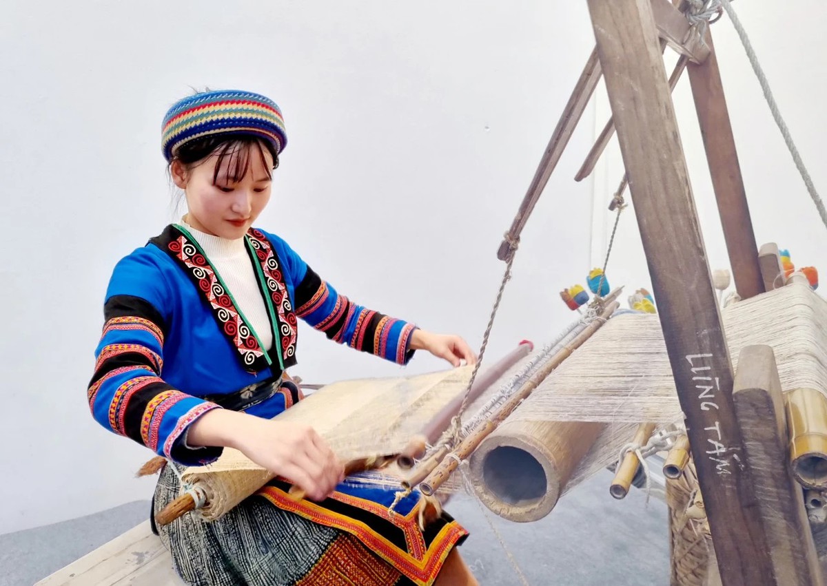 Phá bỏ những "rào cản đa tầng" giúp phụ nữ đón đầu cơ hội trong kỷ nguyên số- Ảnh 1. Phá bỏ những "rào cản đa tầng" giúp phụ nữ đón đầu cơ hội trong kỷ nguyên số- Ảnh 1.
