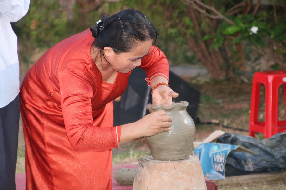 Phá bỏ những "rào cản đa tầng" giúp phụ nữ đón đầu cơ hội trong kỷ nguyên số- Ảnh 3. Phá bỏ những "rào cản đa tầng" giúp phụ nữ đón đầu cơ hội trong kỷ nguyên số- Ảnh 3.