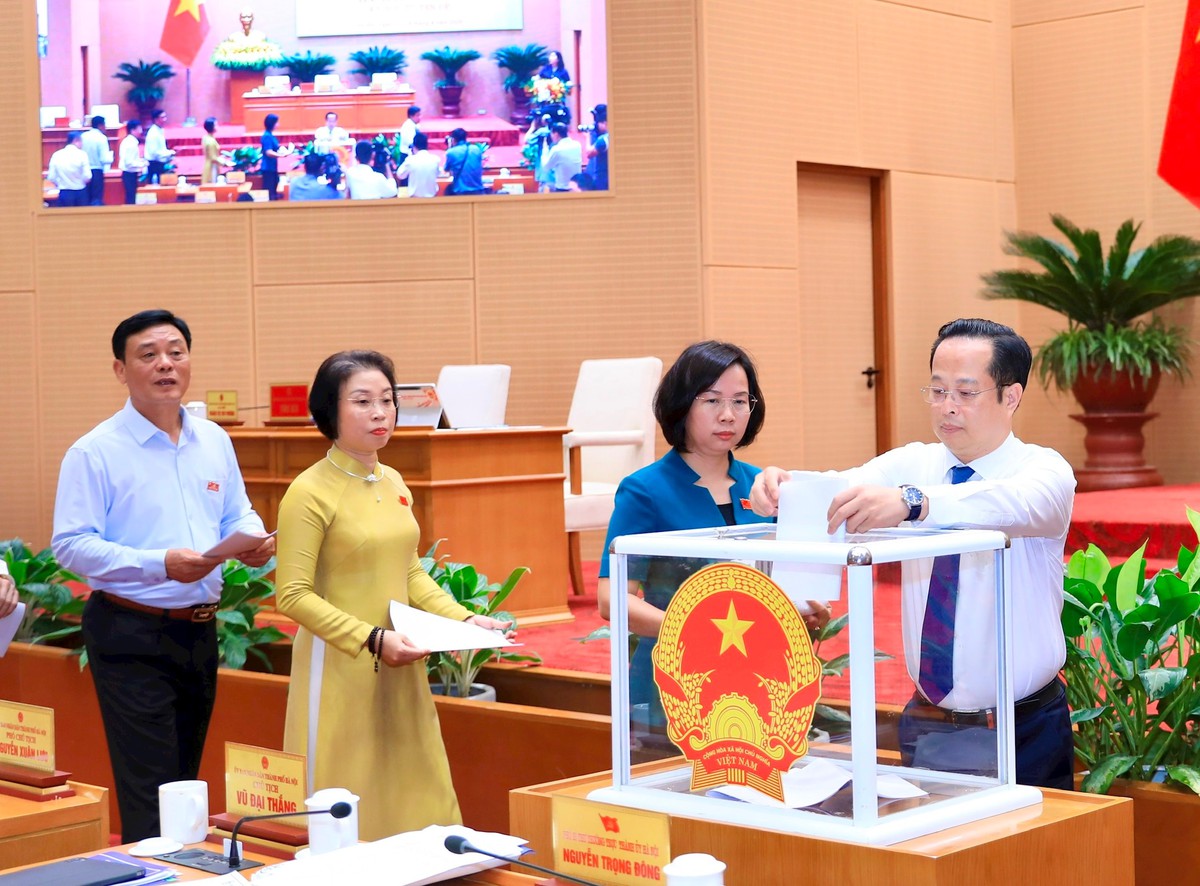 "Xanh hóa" Thủ đô bằng tư duy lập pháp mới- Ảnh 1. "Xanh hóa" Thủ đô bằng tư duy lập pháp mới- Ảnh 1.