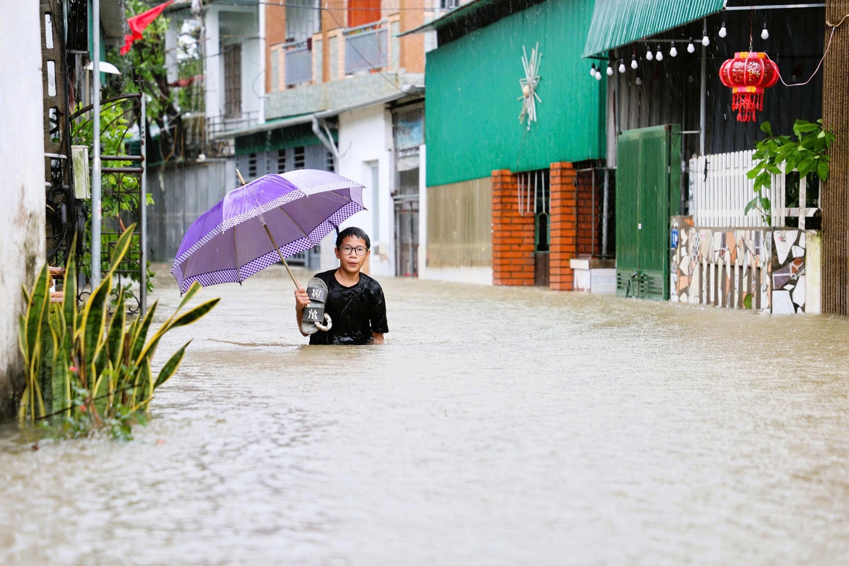82% trẻ em Việt Nam đối mặt cùng lúc nhiều nguy cơ khí hậu - Ảnh 1.