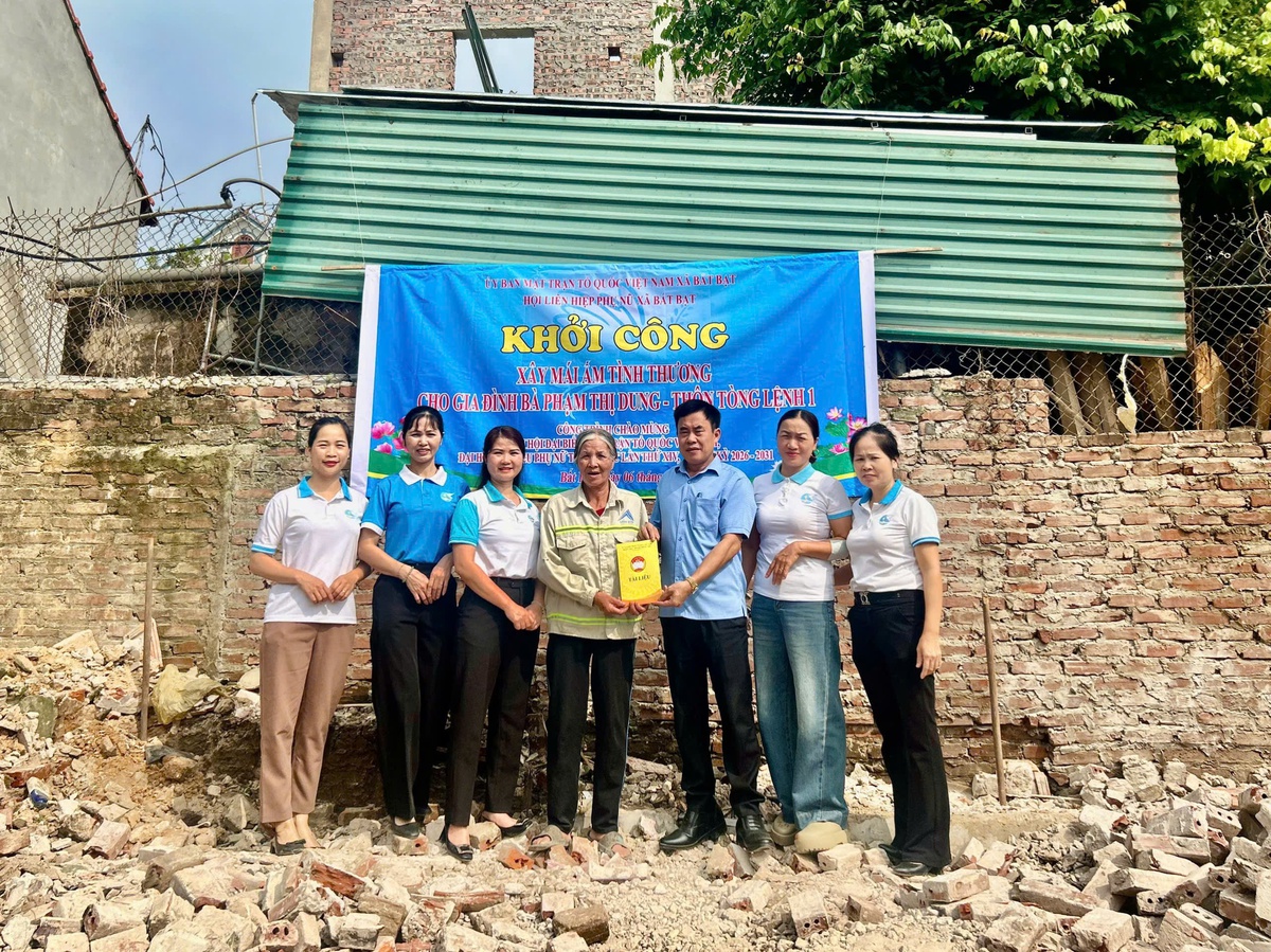 Từ mái ấm nghĩa tình, ấn phẩm số đến những con đường hoa của phụ nữ Thủ đô chào mừng Đại hội- Ảnh 4. Từ mái ấm nghĩa tình, ấn phẩm số đến những con đường hoa của phụ nữ Thủ đô chào mừng Đại hội- Ảnh 4.