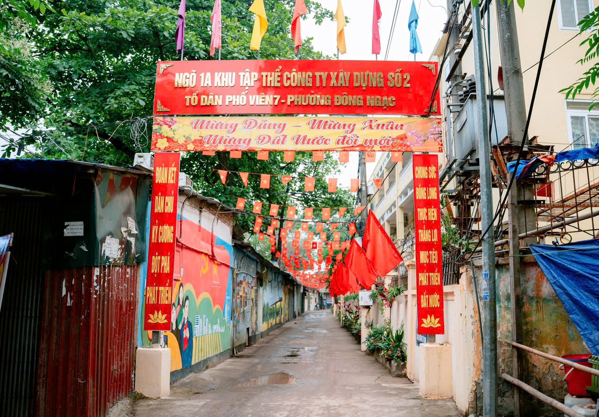 Từ mái ấm nghĩa tình, ấn phẩm số đến những con đường hoa của phụ nữ Thủ đô chào mừng Đại hội- Ảnh 5. Từ mái ấm nghĩa tình, ấn phẩm số đến những con đường hoa của phụ nữ Thủ đô chào mừng Đại hội- Ảnh 5.