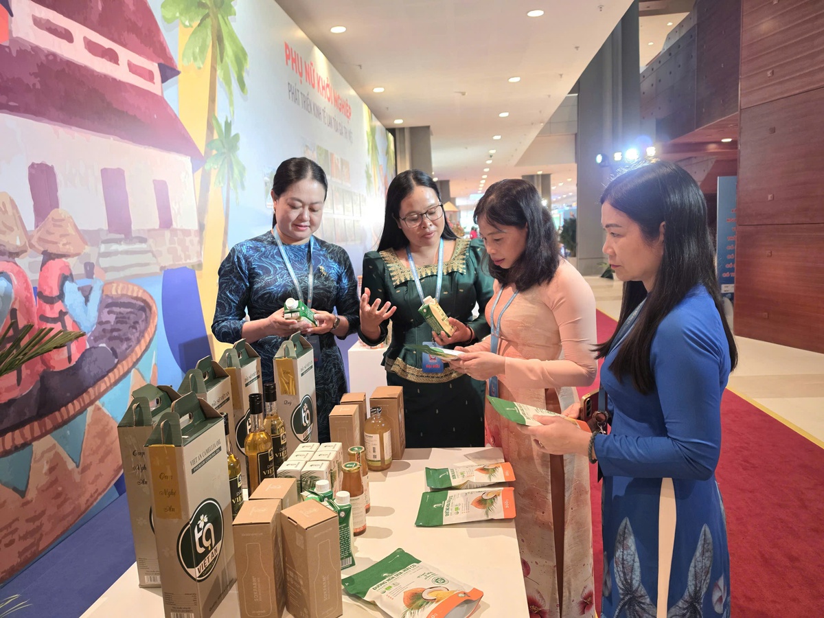 Ấn tượng không gian trưng bày "Phụ nữ khởi nghiệp, phát triển kinh tế và lan tỏa giá trị Việt"- Ảnh 4. Ấn tượng không gian trưng bày "Phụ nữ khởi nghiệp, phát triển kinh tế và lan tỏa giá trị Việt"- Ảnh 4.
