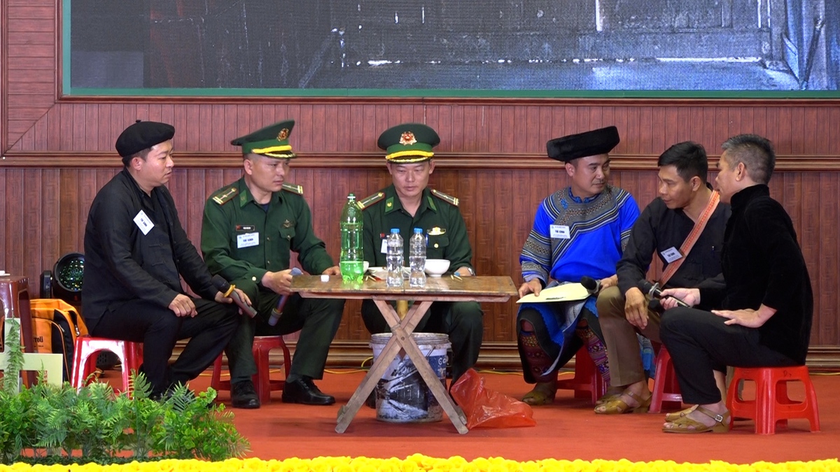 Lào Cai: Người dân biên giới học kỹ năng số và kiến thức pháp luật qua sân khấu hóa- Ảnh 2. Lào Cai: Người dân biên giới học kỹ năng số và kiến thức pháp luật qua sân khấu hóa- Ảnh 2.