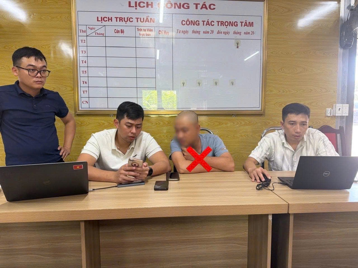 Phát hiện tài xế xe khách chạy tuyến liên tỉnh dùng bằng lái hạng E giả - Ảnh 1.