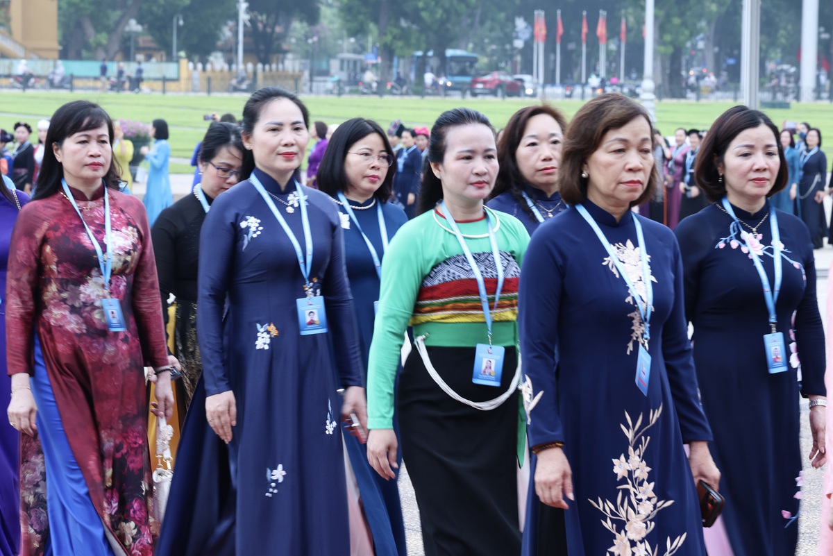 Đoàn Đại biểu dự Đại hội Phụ nữ toàn quốc lần thứ XIV vào Lăng viếng Chủ tịch Hồ Chí Minh- Ảnh 5. Đoàn Đại biểu dự Đại hội Phụ nữ toàn quốc lần thứ XIV vào Lăng viếng Chủ tịch Hồ Chí Minh - Ảnh 5.