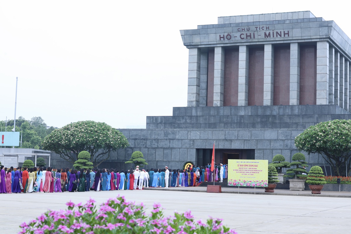 Đoàn Đại biểu dự Đại hội Phụ nữ toàn quốc lần thứ XIV vào Lăng viếng Chủ tịch Hồ Chí Minh- Ảnh 12. Đoàn Đại biểu dự Đại hội Phụ nữ toàn quốc lần thứ XIV vào Lăng viếng Chủ tịch Hồ Chí Minh - Ảnh 12.