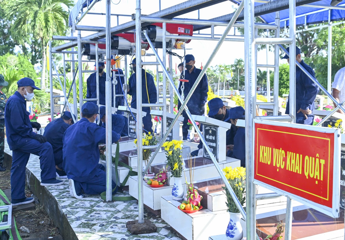 Cà Mau: Triển khai lấy mẫu ADN, xác định danh tính 263 liệt sĩ tại xã Trần Văn Thời- Ảnh 2. Cà Mau: Triển khai lấy mẫu ADN, xác định danh tính 263 liệt sĩ tại xã Trần Văn Thời- Ảnh 2.