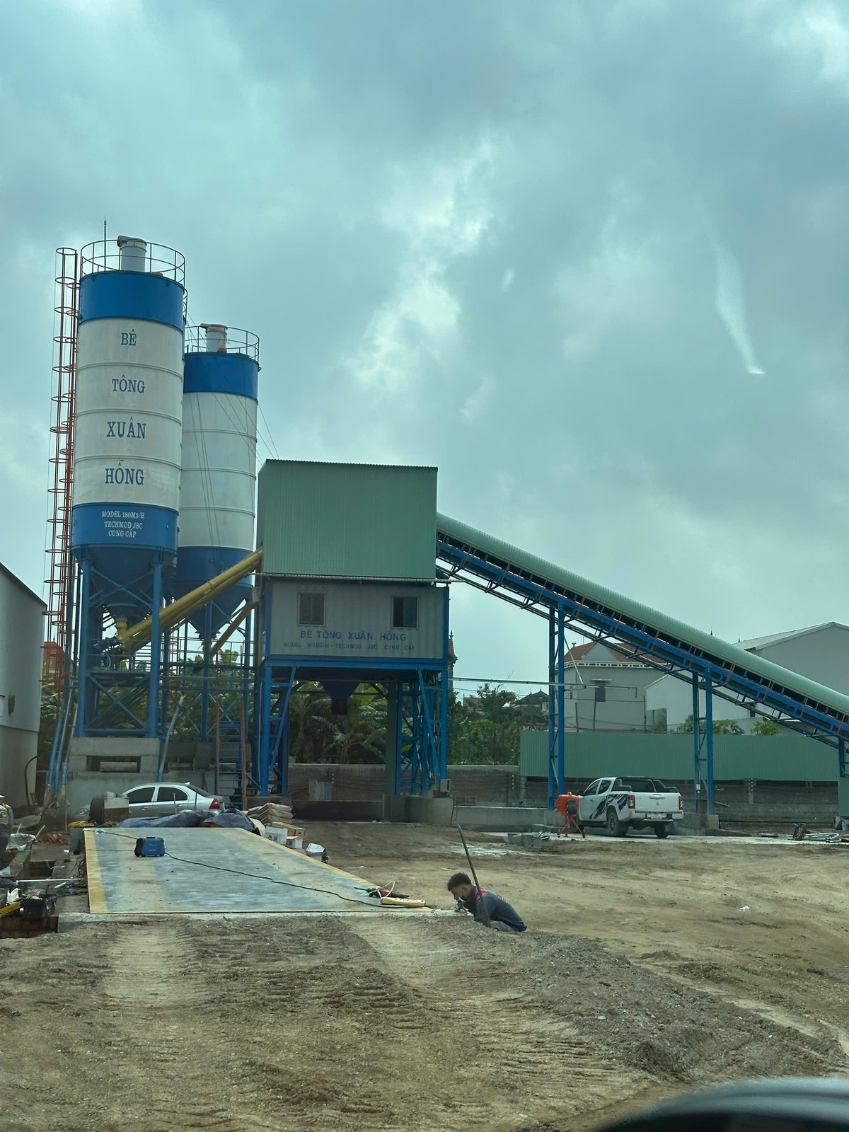 Trạm trộn bê tông không phép của Công ty TNHH Xuân Hồng vẫn hoạt động, người dân tiếp tục phản ánh - Ảnh 2.