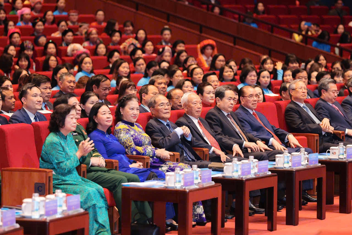 Phụ nữ Việt Nam mở rộng vai trò trong mọi lĩnh vực, hướng tới trở thành động lực phát triển đất nước - Ảnh 1.
