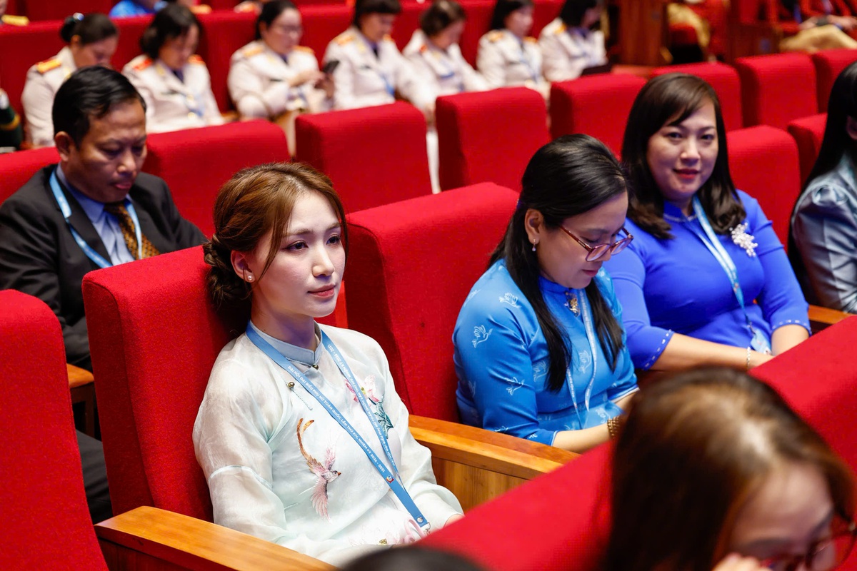 Hòa Minzy: "Được trở thành Ủy viên Ban Chấp hành TƯ Hội LHPN Việt Nam là niềm vinh dự rất lớn" - Ảnh 2.