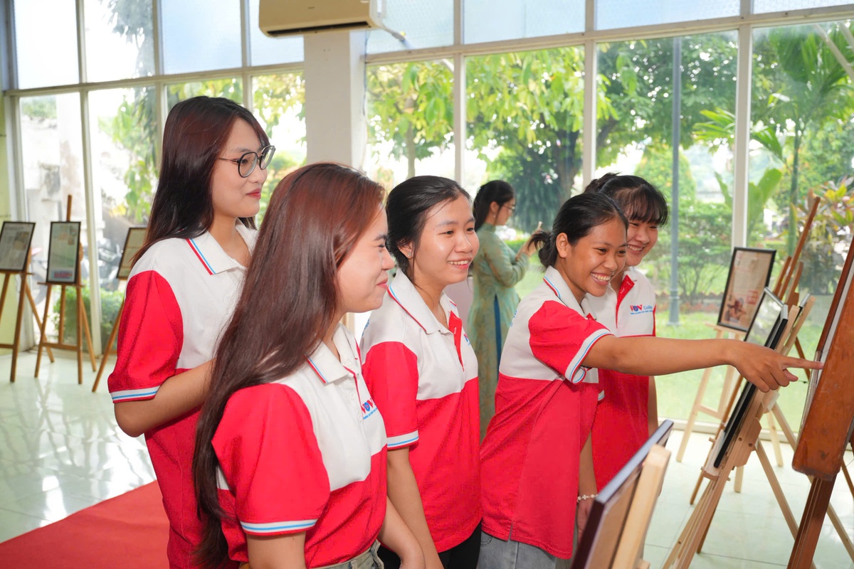 Giới thiệu nhiều tư liệu quý tại triển lãm về báo chí cách mạng Việt Nam- Ảnh 1.