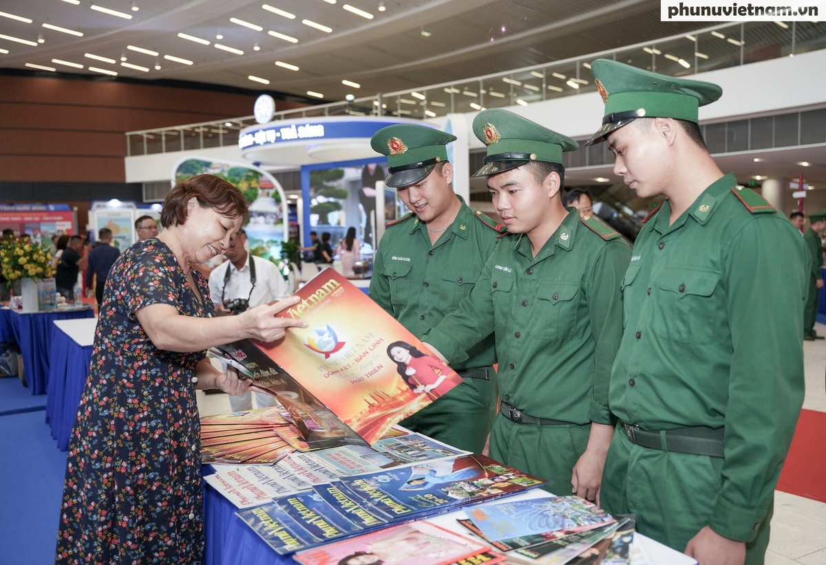 Tưng bừng khai mạc Hội Báo toàn quốc 2026- Ảnh 12. Tưng bừng khai mạc Hội Báo toàn quốc 2026- Ảnh 12.