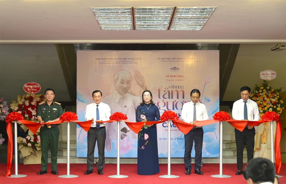 “Những tấm gương bình dị mà cao quý” tôn vinh 136 tập thể, cá nhân tiêu biểu trên khắp mọi miền đất nước- Ảnh 1.