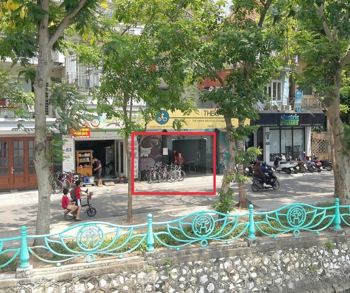 Công an Hà Nội dùng UAV giám sát, xử lý vi phạm trật tự đô thị từ trên cao- Ảnh 1. Công an Hà Nội dùng UAV giám sát, xử lý vi phạm trật tự đô thị từ trên cao- Ảnh 1.
