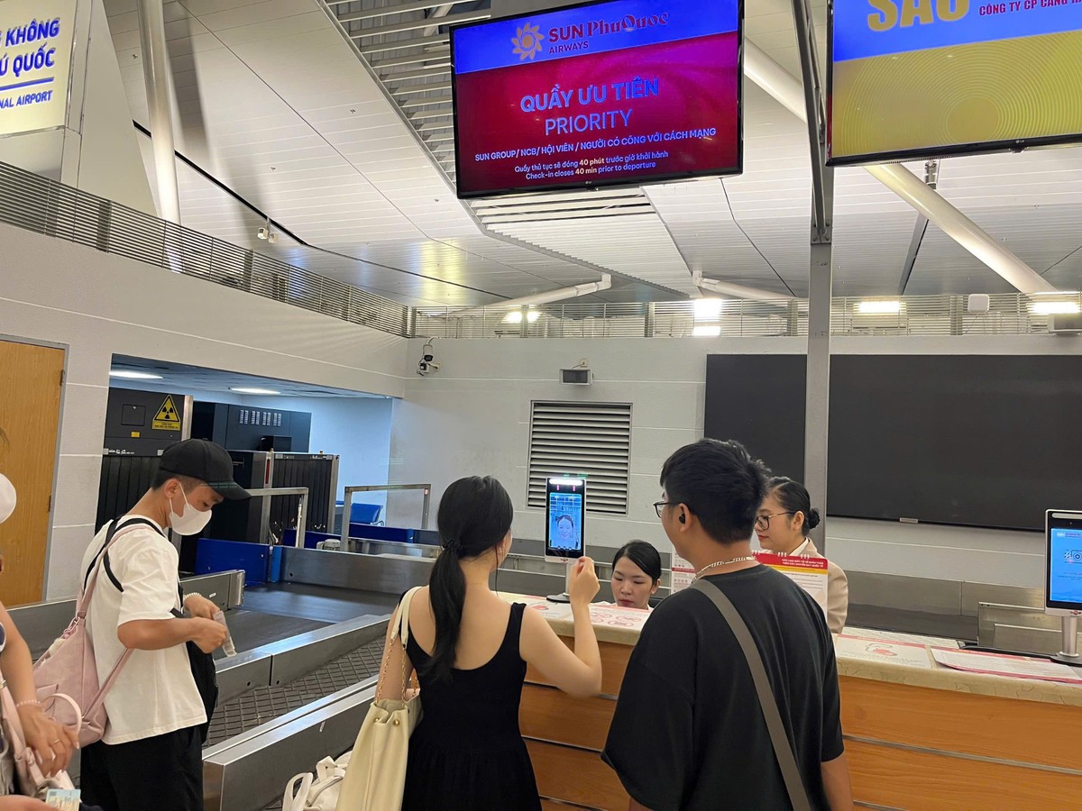 Sun Group triển khai Sun Express - trải nghiệm thủ tục an ninh và lên tàu bay không chạm tại Cảng HKQT Phú Quốc- Ảnh 2. Sun Group triển khai Sun Express - trải nghiệm thủ tục an ninh và lên tàu bay không chạm tại Cảng HKQT Phú Quốc- Ảnh 2.
