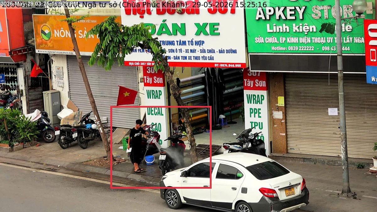Công an Hà Nội dùng UAV giám sát, xử lý vi phạm trật tự đô thị từ trên cao- Ảnh 2. Công an Hà Nội dùng UAV giám sát, xử lý vi phạm trật tự đô thị từ trên cao- Ảnh 2.