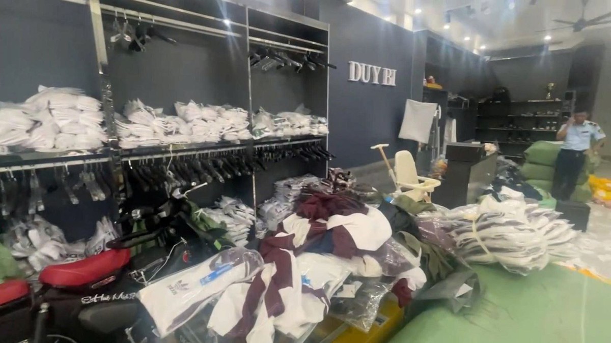Khởi tố 2 chủ shop bán hàng nghìn bộ quần áo Adidas, Nike giả trên TikTok- Ảnh 1. Khởi tố 2 chủ shop bán hàng nghìn bộ quần áo Adidas, Nike giả trên TikTok- Ảnh 1.
