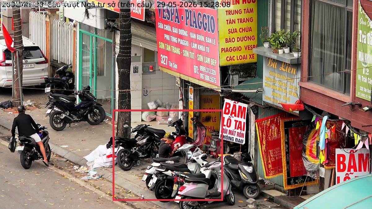 Công an Hà Nội dùng UAV giám sát, xử lý vi phạm trật tự đô thị từ trên cao- Ảnh 3. Công an Hà Nội dùng UAV giám sát, xử lý vi phạm trật tự đô thị từ trên cao- Ảnh 3.