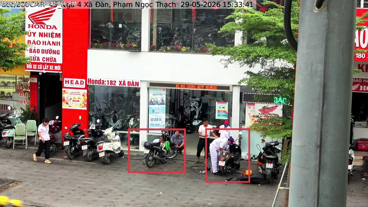 Công an Hà Nội dùng UAV giám sát, xử lý vi phạm trật tự đô thị từ trên cao- Ảnh 4. Công an Hà Nội dùng UAV giám sát, xử lý vi phạm trật tự đô thị từ trên cao- Ảnh 4.
