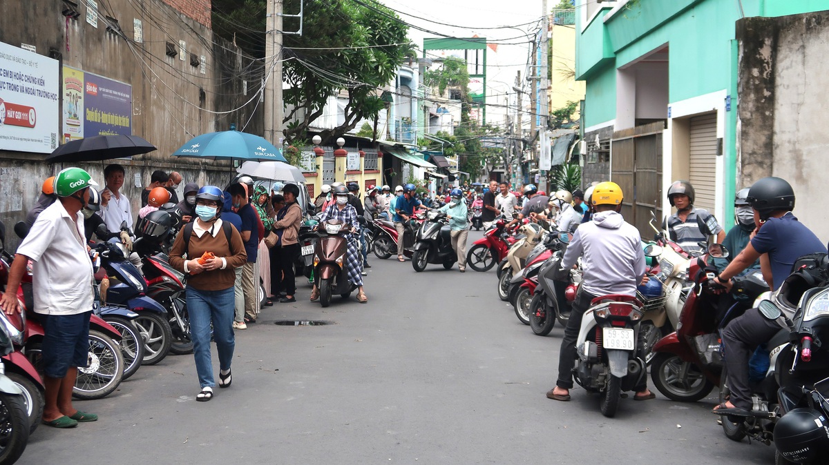 Thi vào lớp 10: Hai câu có khả năng “chặn điểm” thí sinh TPHCM trong đề thi toán là câu nào?- Ảnh 8.