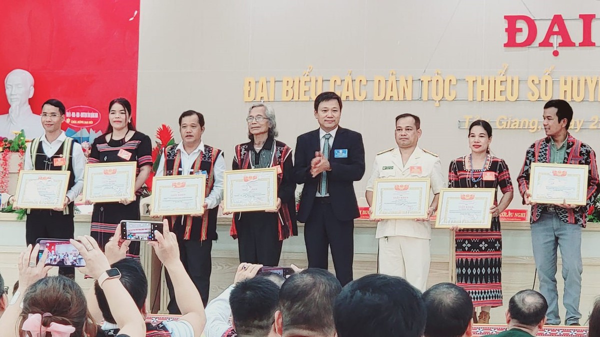 "Cầu nối mềm" trong hoạt động sắp xếp, sáp nhập thôn, tổ dân phố- Ảnh 3.