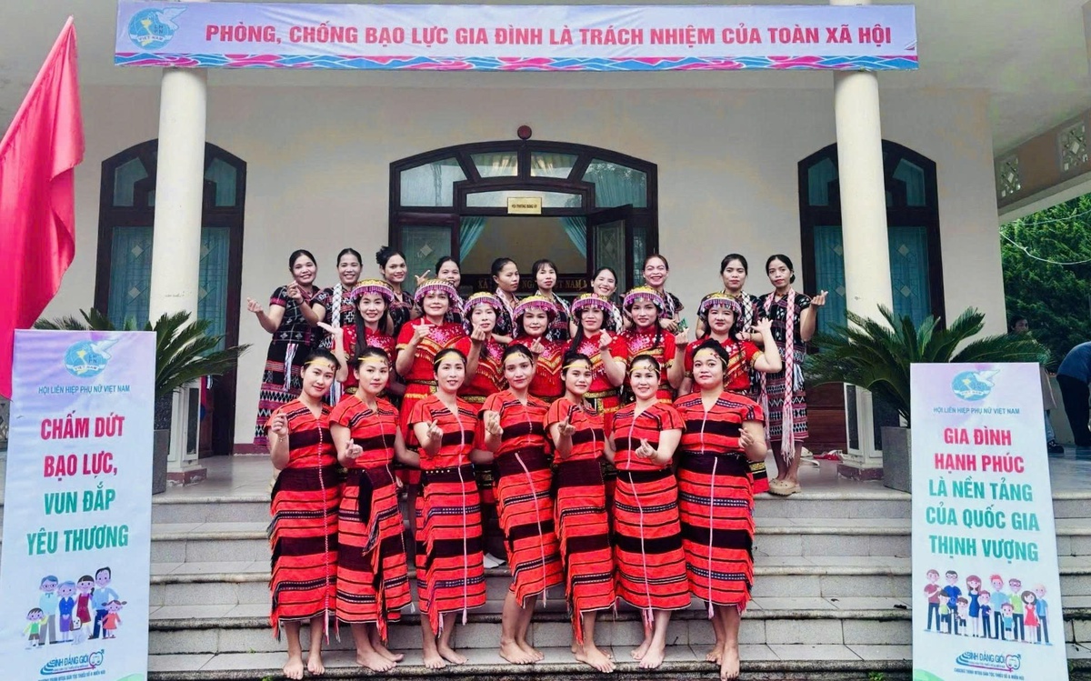 Chấm dứt bạo lực, vun đắp yêu thương- Ảnh 2. Chấm dứt bạo lực, vun đắp yêu thương- Ảnh 2.